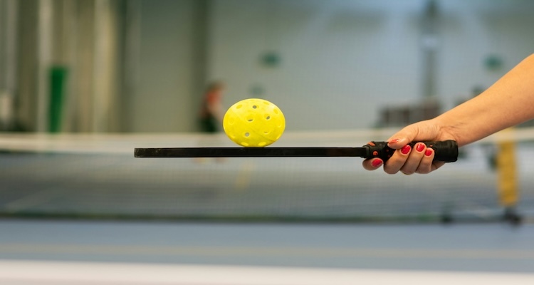 A Guide to Choosing the Right Pickleball Paddle for Your Needs