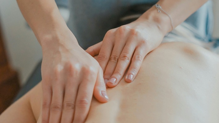 How to Create Massage Adverts That Actually Get Clients